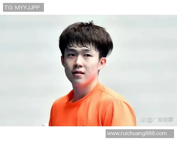 足球明星如何通过刻苦训练逆袭人生成就辉煌职业生涯的感人故事